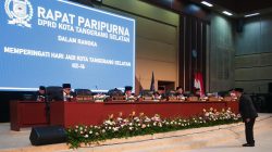 Kota Tangerang Selatan merayakan hari jadinya yang ke-16 pada 26 November 2024. Dalam rapat paripurna di Gedung DPRD, Wali Kota Benyamin Davnie menyampaikan pesan penuh makna. Perayaan ini menjadi momen penting untuk merefleksikan pencapaian dan merancang langkah strategis ke depan.