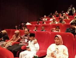 Nobar Film “Bila Esok Ibu Tiada”: Wamen Ajak Pj Wali Kota Tangerang dan Anak Yatim Rayakan Kebersamaan