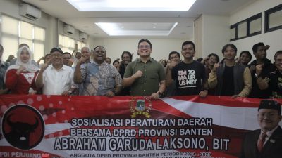 Abraham Garuda Laksono, Anggota DPRD Provinsi Banten mengajak umat katolik Gereja Santa Nikodemus mengkritisi Rancangan Peraturan Daerah Provinsi Banten Perlindungan Perempuan dan Anak .