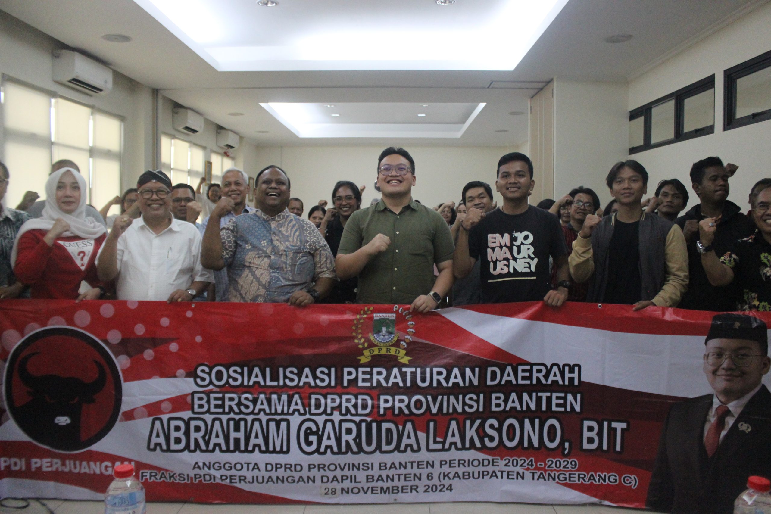 Abraham Garuda Laksono, Anggota DPRD Provinsi Banten mengajak umat katolik Gereja Santa Nikodemus mengkritisi Rancangan Peraturan Daerah Provinsi Banten Perlindungan Perempuan dan Anak .