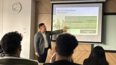 Abraham Garuda Laksono, Anggota DPRD Provinsi Banten tampil sebagai dosen tamu di Universitas Multimedia Nusantara (UMN). Selasa (05/11/2024)