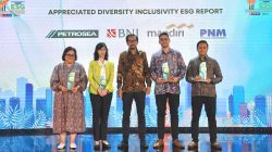 PT Permodalan Nasional Madani (PNM) meraih penghargaan “Appreciated Diversity Inclusivity ESG Report” dalam ajang Investor Daily ESG Appreciation Night yang berlangsung di Hotel Westin, Jakarta. Penghargaan ini merupakan bentuk pengakuan atas komitmen PNM dalam mendorong keberagaman dan inklusivitas melalui laporan Environmental, Social, and Governance (ESG) yang transparan dan berdampak.