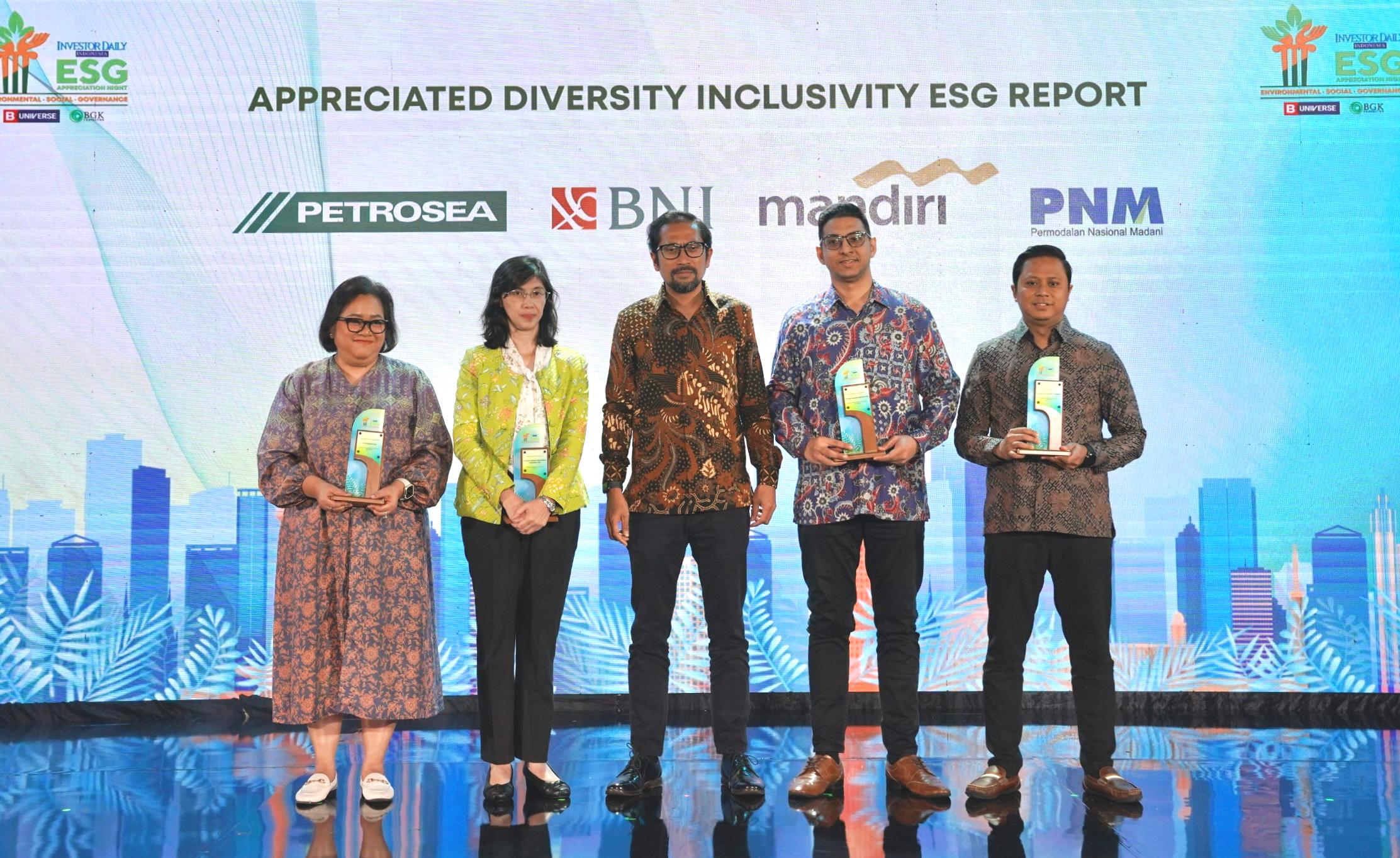 PT Permodalan Nasional Madani (PNM) meraih penghargaan “Appreciated Diversity Inclusivity ESG Report” dalam ajang Investor Daily ESG Appreciation Night yang berlangsung di Hotel Westin, Jakarta. Penghargaan ini merupakan bentuk pengakuan atas komitmen PNM dalam mendorong keberagaman dan inklusivitas melalui laporan Environmental, Social, and Governance (ESG) yang transparan dan berdampak.