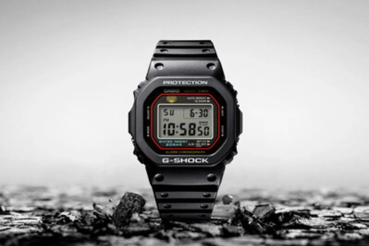 Casio Computer Co., Ltd. resmi meluncurkan model terbaru G-SHOCK, DW-5000R. Jam tangan ini adalah reinkarnasi dari model pertama G-SHOCK, DW-5000C, yang diperkenalkan pada 1983. Peluncuran DW-5000R menjadi pengingat awal revolusi jam tangan tangguh yang digagas oleh G-SHOCK.