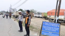 Dishub Tangerang mengadakan operasi penertiban truk di Jalan Raya Kronjo, tepatnya di Desa Kandang Gede, Kecamatan Kronjo, Kab Tangerang