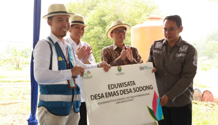 Menteri Desa, Pembangunan Daerah Tertinggal (PDT) Yandri Susanto mengunjungi Kabupaten Tangerang, Rabu (13/11/24), guna berdialog dengan masyarakat Desa Sodong. Selain menyerap aspirasi, Menteri PDT meresmikan Eduwisata Desa Sodong sebagai destinasi wisata unggulan desa.