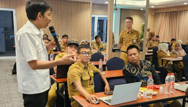 Dinas Komunikasi dan Informatika (Diskominfo) Kabupaten Tangerang terus mendorong digitalisasi pelayanan desa melalui program domain desa.id. Upaya ini dilakukan dengan sosialisasi dan bimbingan teknis kepada aparatur desa untuk memanfaatkan website sebagai layanan digital.