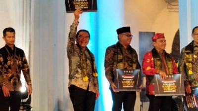 WBTb dari Banten ditetapkan oleh Kementerian Kebudayaan Republik Indonesia. Warisan tersebut meliputi Kacapi Buhun, Golok Sajira, Jojorong, Gotong Toapekong 12 Tahunan, dan Carita Pantun Baduy.