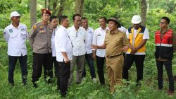 Pemerintah Provinsi Banten meninjau lokasi pembangunan Tempat Pembuangan Sampah Akhir (TPSA) Regional di Kecamatan Cileles, Kabupaten Lebak. Peninjauan dilakukan oleh Pj Gubernur Banten, Al Muktabar. Rabu (20/11/2024).