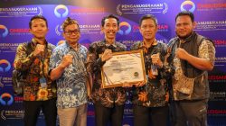 Pemerintah Provinsi Banten menerima Anugerah Predikat Kepatuhan Pelayanan Publik 2024 dengan nilai 94,01 dari Ombudsman RI. Penghargaan ini diserahkan di Jakarta pada Kamis (14/11/2024) oleh Kepala Ombudsman RI, Jemsly Hutabarat, dan diterima Pj Sekretaris Daerah Banten, Usman Asshiddiqi Qohara. Menteri Koordinator Bidang Hukum, Hak Asasi Manusia, Imigrasi, dan Pemasyarakatan, Yusril Ihza Mahendra, turut hadir sebagai saksi.