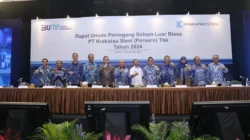 PT Krakatau Steel (Persero) Tbk melaksanakan Rapat Umum Pemegang Saham Luar Biasa (RUPSLB) pada Senin, 16 Desember 2024. Agenda utama rapat ini adalah perubahan susunan pengurus perseroan. Hasil rapat menetapkan Muhamad Akbar sebagai Direktur Utama Krakatau Steel secara definitif.