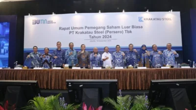 PT Krakatau Steel (Persero) Tbk melaksanakan Rapat Umum Pemegang Saham Luar Biasa (RUPSLB) pada Senin, 16 Desember 2024. Agenda utama rapat ini adalah perubahan susunan pengurus perseroan. Hasil rapat menetapkan Muhamad Akbar sebagai Direktur Utama Krakatau Steel secara definitif.