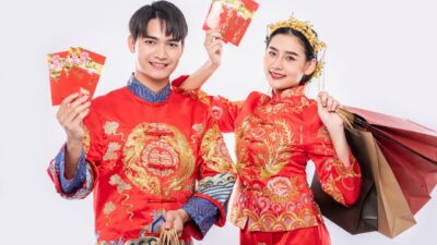 Rayakan Imlek dengan memahami tradisi, ritual, dan makna di balik Tahun Baru Tionghoa. Temukan cara merayakannya bersama keluarga!