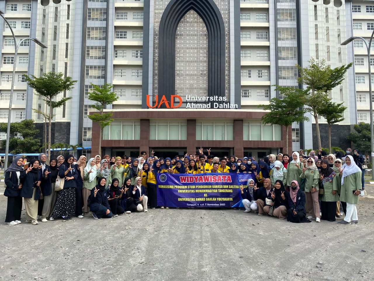 Ikuti perjalanan inspiratif sekelompok mahasiswa Program Studi Pendidikan Bahasa dan Sastra Indonesia (PBSI) Universitas Muhammadiyah Tangerang ke Yogyakarta