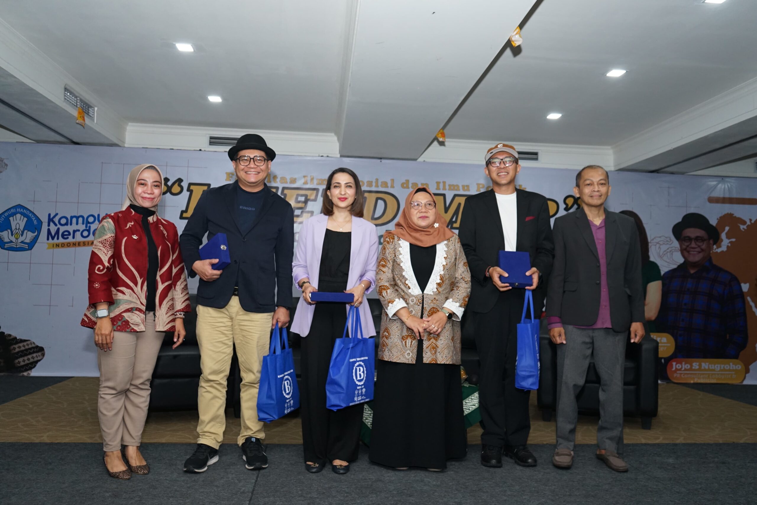 Prodi Ilmu Komunikasi FISIP Universitas Muhammadiyah Tangerang (UMT) sukses menggelar seminar 'I Need Map - 2025' untuk mahasiswa. Acara ini menghadirkan narasumber dari industri PR, Advertising, dan Broadcasting, memberikan wawasan penting untuk mempersiapkan karier di era digital.