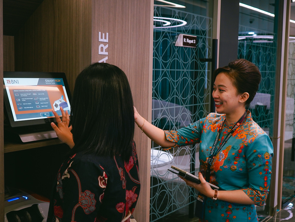 PT Bank Negara Indonesia (Persero) Tbk atau BNI baru saja meresmikan implementasi Branch Transformation Kantor Cabang (KC) Bandung sebagai wujud komitmen untuk terus meningkatkan pelayanan yang menitikberatkan pada peningkatan layanan berkualitas dan efektif yang disesuaikan dengan kebutuhan personal para nasabah setianya.