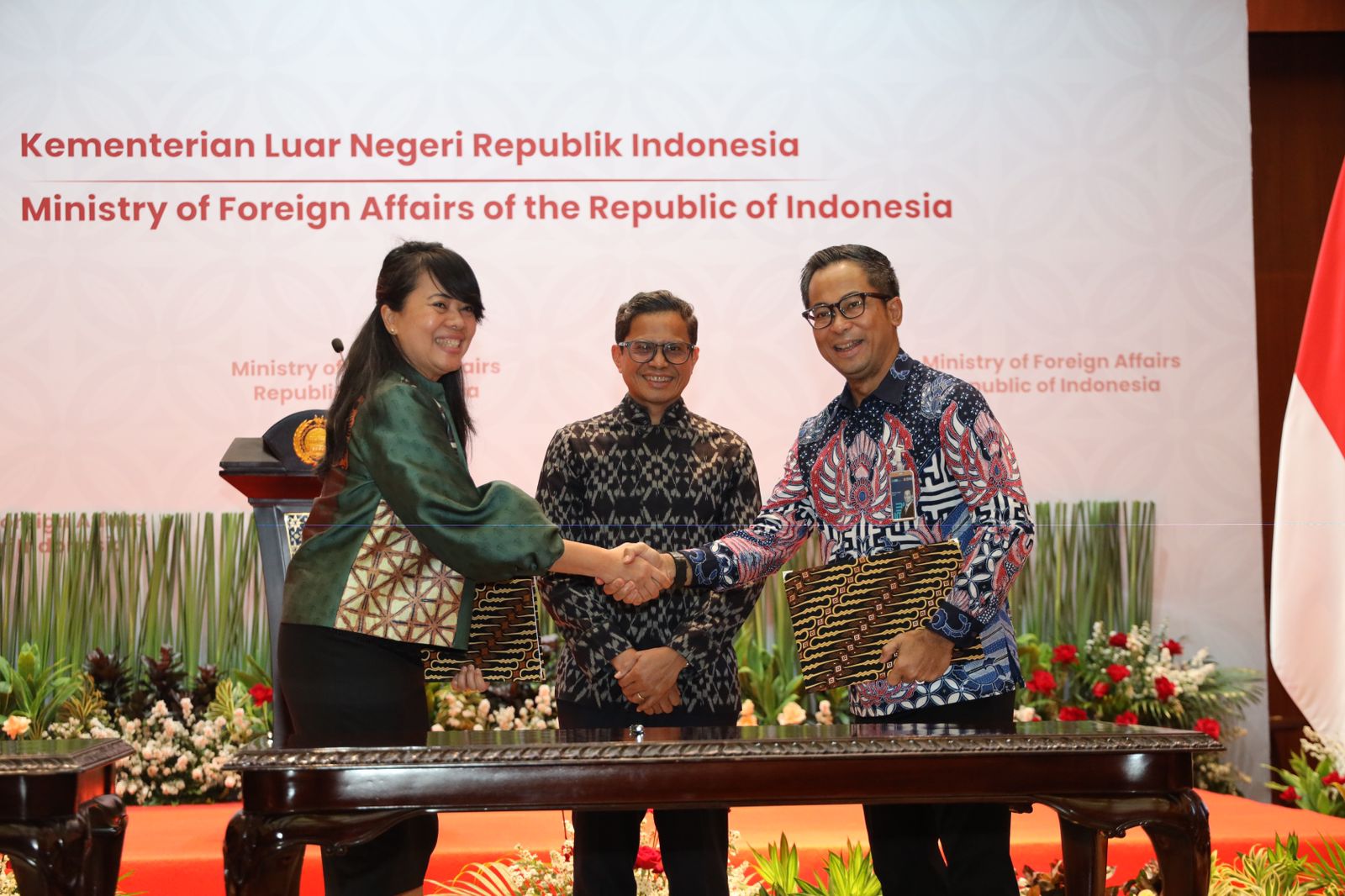 PT Bank Negara Indonesia (Persero) Tbk atau BNI berpartisipasi dalam program yang digagas Kementerian Luar Negeri (Kemlu) untuk mengkolaborasikan Kartu Masyarakat Indonesia di Luar Negeri (KMILN).