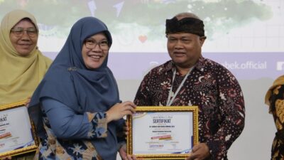 Dosen senior Fakultas Ilmu Komunikasi Universitas Multimedia Nusantara (UMN), Dr. Indiwan Seto Wahyu Wibowo, telah ditetapkan sebagai Dosen Teladan Bidang Pengabdian Kepada Masyarakat untuk tahun 2024. Penghargaan ini diberikan oleh Asosiasi Pendidikan Tinggi Ilmu Komunikasi (ASPIKOM) Korwil Jabodetabek pada Rabu, 8 Januari 2025, di kampus UMN, Gading Serpong, Tangerang.