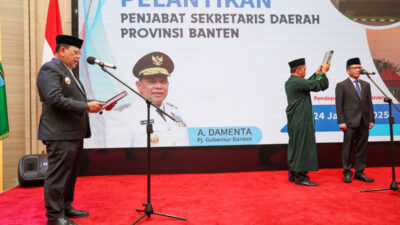 Penjabat (Pj) Gubernur Banten, A Damenta, melantik Nana Supiana sebagai Penjabat Sekretaris Daerah (Pj Sekda) Provinsi Banten. Acara berlangsung di Pendopo Gubernur Banten, KP3B Curug, Kota Serang, Jumat (24/1/2025) malam. Pelantikan ini berdasarkan Keputusan Gubernur Banten Nomor 49 Tahun 2025.