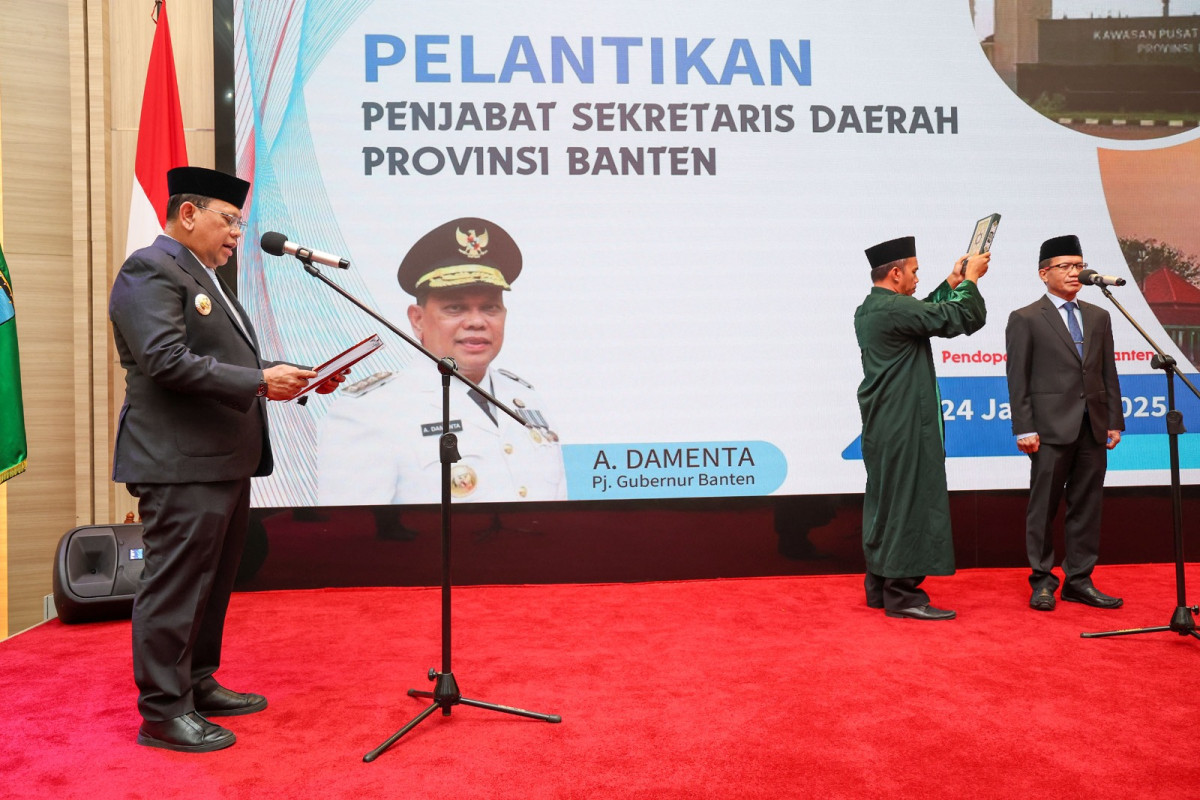 Penjabat (Pj) Gubernur Banten, A Damenta, melantik Nana Supiana sebagai Penjabat Sekretaris Daerah (Pj Sekda) Provinsi Banten. Acara berlangsung di Pendopo Gubernur Banten, KP3B Curug, Kota Serang, Jumat (24/1/2025) malam. Pelantikan ini berdasarkan Keputusan Gubernur Banten Nomor 49 Tahun 2025.