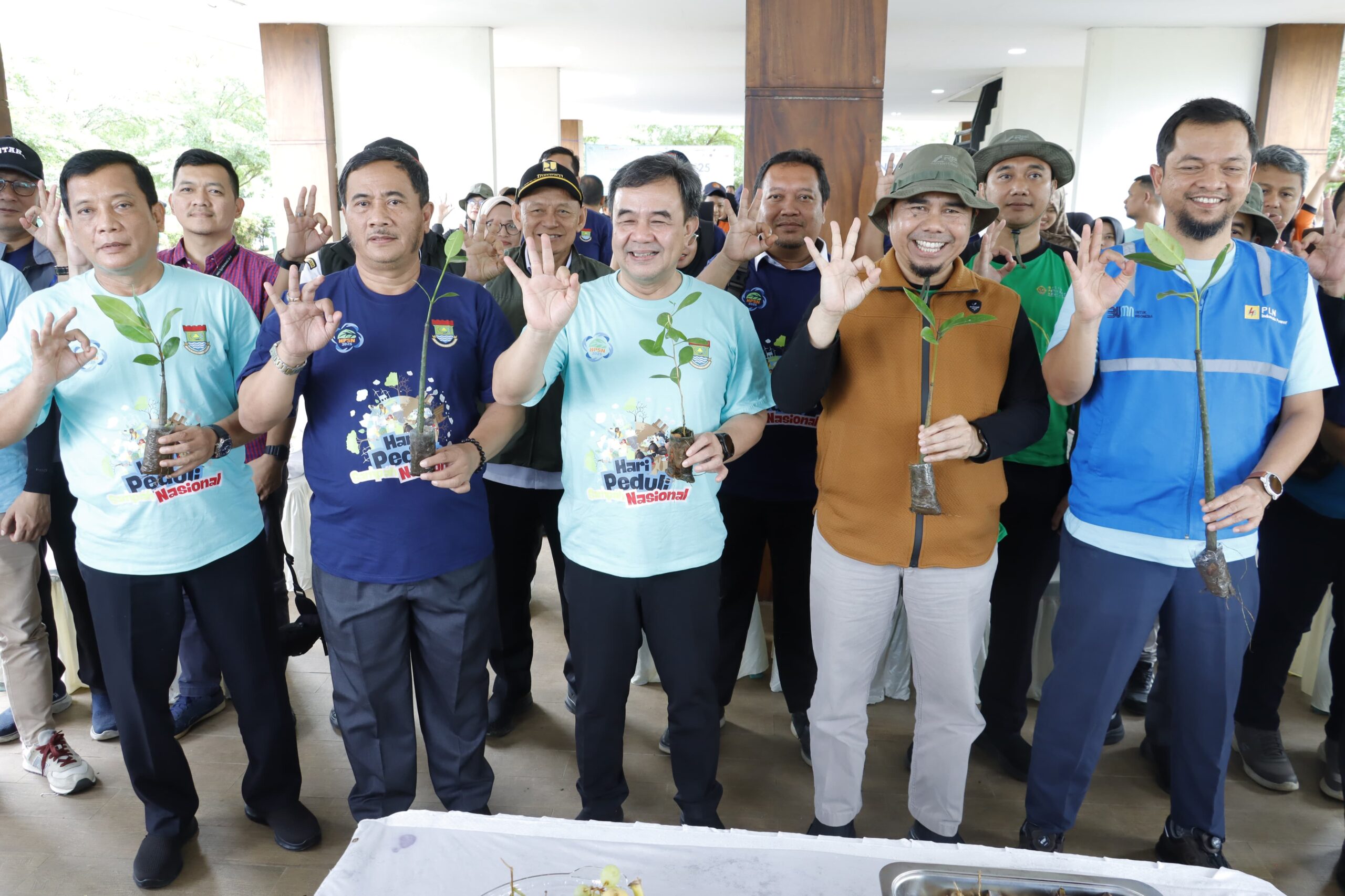 Pemkab Tangerang Rayakan HPSN 2025 dengan Penanaman Mangrove dan Pembersihan Pantai