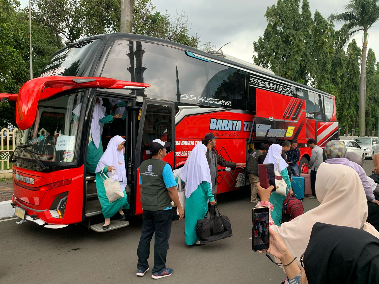 Rombongan Santri Tangerang dari Ponpes Gontor Kena Pungli di Kawasan Masjid Al-Azom Rp50 Ribu Tiap Bus