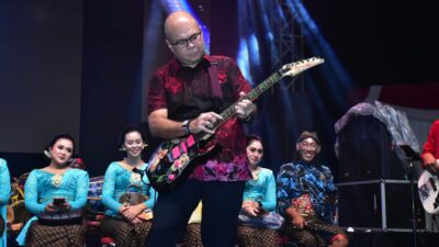 Anggota DPR RI, Romy Soekarno, bekerja sama dengan Pemerintah Kota Blitar dan sejumlah perusahaan BUMN, sukses menggelar Festival Rakyat Blitar 2025 di Istana Gebang. Rabu (26/02/2025).