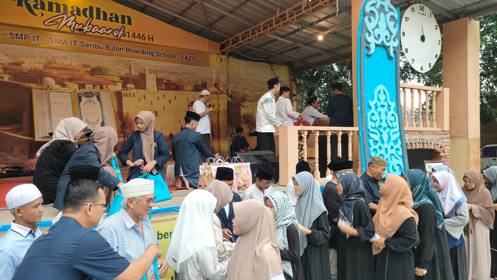 Yayasan Satu Benih santuni ratusan anak yatim dan dhuafa dalam acara Buka Puasa Bersama yang penuh keceriaan dan kebersamaan.