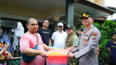 Wakil Wali Kota Tangerang Selatan, Pilar Saga Ichsan, turun langsung meninjau sejumlah titik banjir di wilayah Tangsel untuk memastikan proses penanganan berjalan optimal.