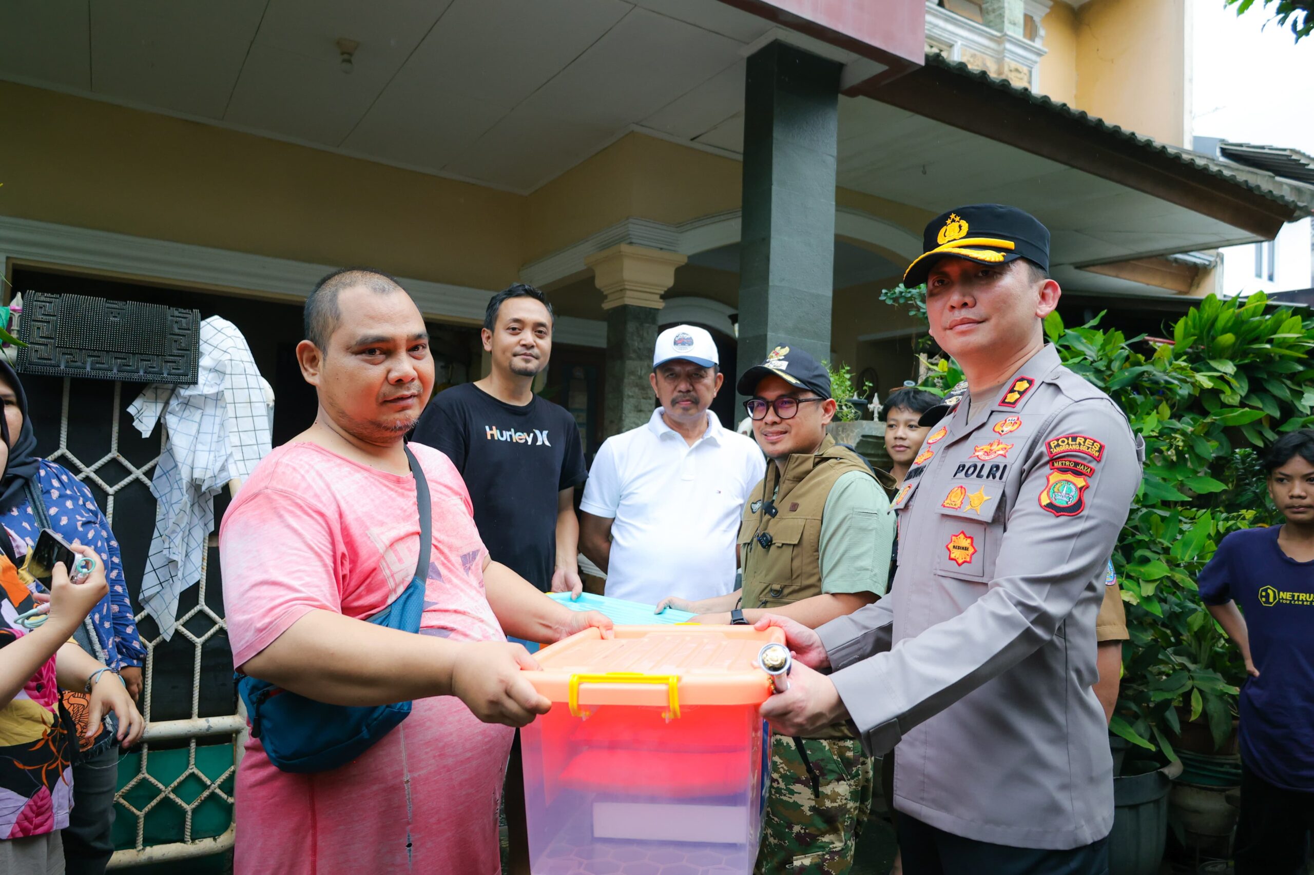 Wakil Wali Kota Tangerang Selatan, Pilar Saga Ichsan, turun langsung meninjau sejumlah titik banjir di wilayah Tangsel untuk memastikan proses penanganan berjalan optimal.