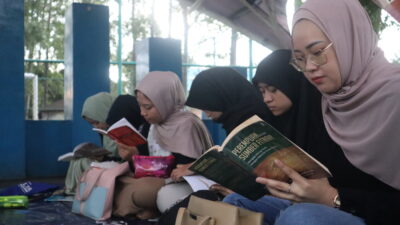 NgabubuRead Ramadan, Sekelompok Pemuda Baca Buku Hingga Puisi