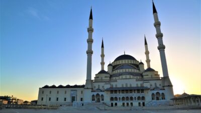 Jadwal imsak, salat, dan puasa di Tangerang untuk Rabu, 5 Maret 2025. Temukan tips menjalankan ibadah puasa dengan baik.