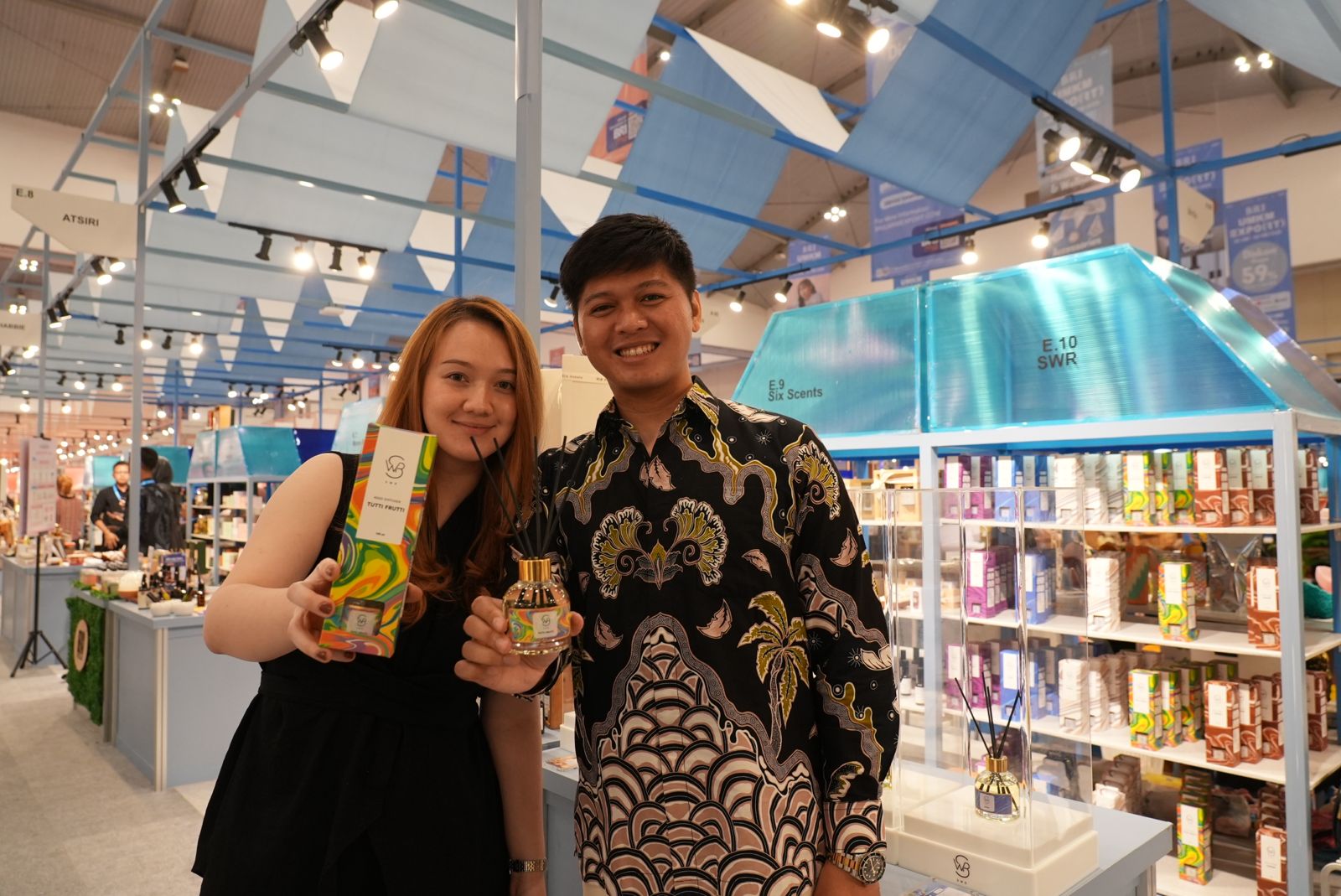 PT Bank Rakyat Indonesia (BRI) terus menunjukkan komitmennya dalam mendukung pengusaha Usaha Mikro, Kecil, dan Menengah (UMKM) untuk naik kelas dan menembus pasar global. Komitmen ini diwujudkan melalui penyelenggaraan BRI UMKM EXPO(RT) 2025, ajang pameran akbar yang mempertemukan 1.000 UMKM binaan BRI terpilih dengan pasar nasional hingga internasional.