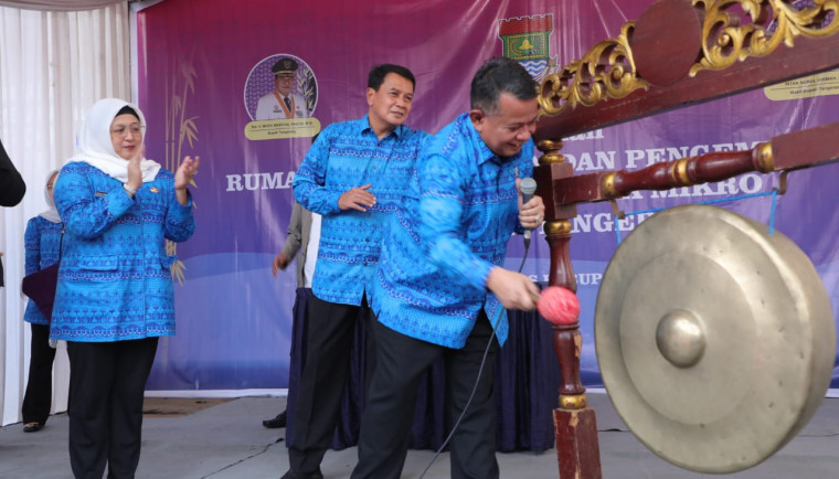Wakil Menteri UMKM, Helvy Moraza, meresmikan Rumah P