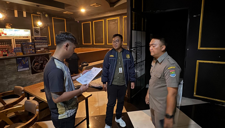 Satuan Polisi Pamong Praja (Satpol PP) Kabupaten Tangerang menggelar operasi pengawasan guna memastikan ketertiban selama bulan suci Ramadan di wilayah Gading Serpong, Kecamatan Kelapa Dua. Kegiatan ini bertujuan untuk menjaga kenyamanan masyarakat dalam beribadah serta menegakkan peraturan daerah yang berlaku.