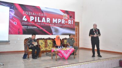 Dalam rangka memperkuat wawasan kebangsaan dan menanamkan nilai-nilai dasar dalam kehidupan bernegara, Romy Soekarno, Anggota MPR-RI Daerah Pemilihan Jawa Timur VI, menggelar Sosialisasi 4 Pilar Kebangsaan di Blitar. Acara ini dihadiri oleh berbagai elemen masyarakat, termasuk tokoh agama, tokoh masyarakat, pemuda, serta perwakilan organisasi kemasyarakatan. Selasa (25/02/2025)