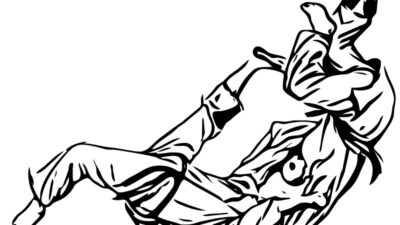 Dua satpam SMKN 9 Tangerang dikeroyok dengan senjata tajam. Korban mengalami luka parah dan dilarikan ke rumah sakit.