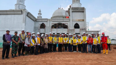 Wakil Presiden Gibran Rakabuming Raka meninjau langsung progres pembangunan Universitas Syekh Nawawi Banten (UNSB) di Jalan Raya Syekh Nawawi Tanara, Kabupaten Tangerang, Provinsi Banten, pada Kamis (6/3/2025).