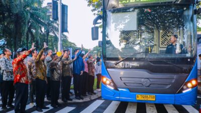 Trayek baru TransJabodetabek S61 rute Alam Sutera-Blok M resmi diluncurkan. Kamis (24/04/2025). Hal tersebut menandai babak baru integrasi transportasi publik antar Kota Tangerang Selatan dan Jakarta.
