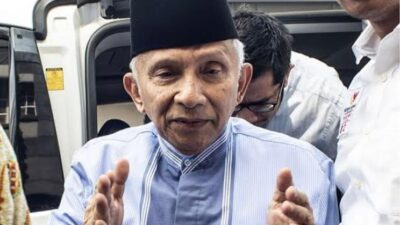 Amin Rais dukung petisi Presidium Konstitusi untuk kembali ke UUD 1945, memastikan kedaulatan dan keadilan bagi bangsa Indonesia.