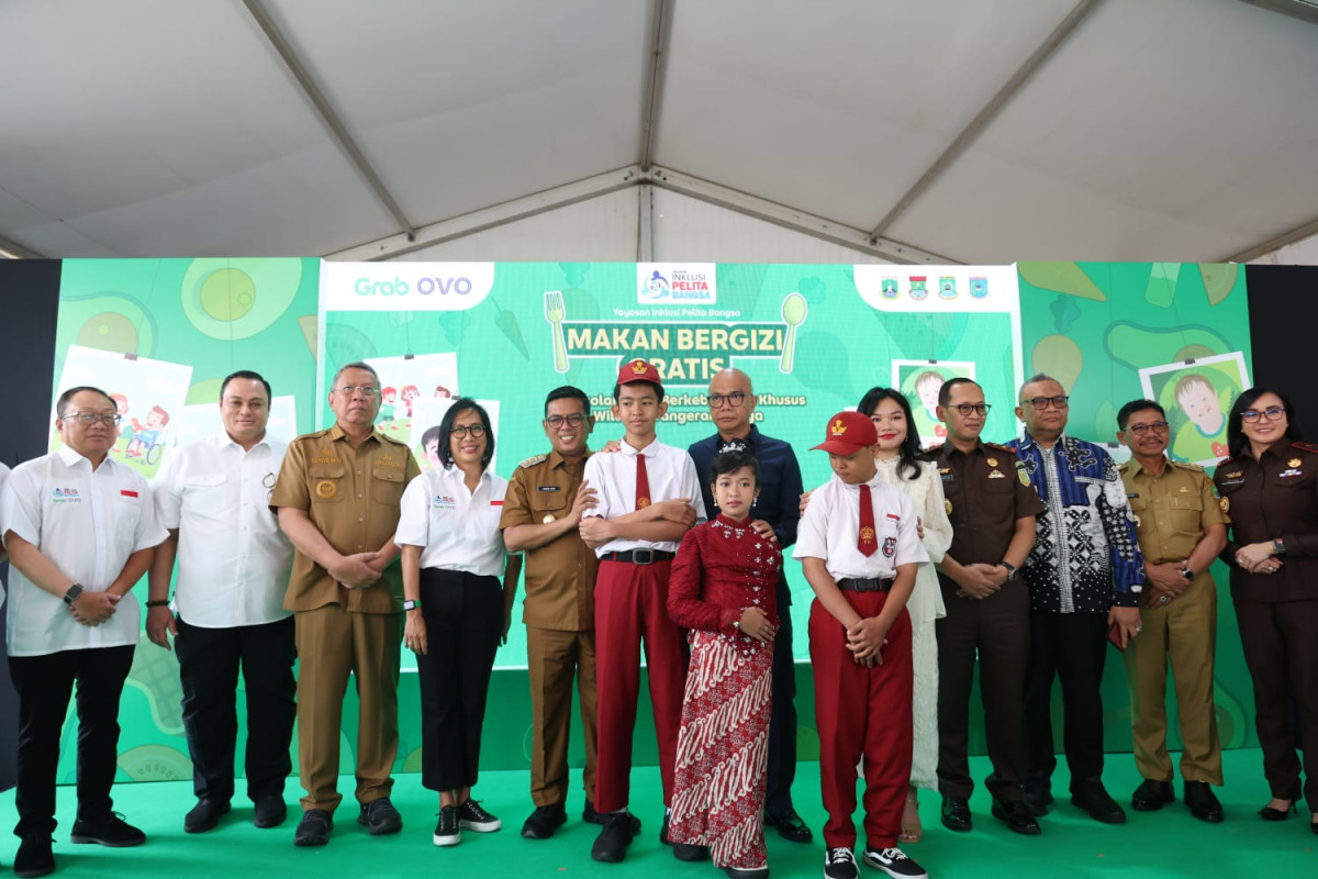 Gubernur Banten, Andra Soni, luncurkan program Makan Bergizi Gratis untuk siswa SKh, kolaborasi Yayasan Pelita Bangsa dan Grab-OVO.