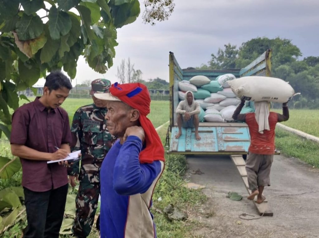 Dalam rangka mendukung program pemerintah menuju swasembada pangan, Perum BULOG terus memaksimalkan momentum panen raya di bulan April untuk menyerap gabah dan beras sebanyak-banyaknya. Langkah ini juga dilakukan untuk memperkuat stok Cadangan Beras Pemerintah (CBP) di seluruh Indonesia.