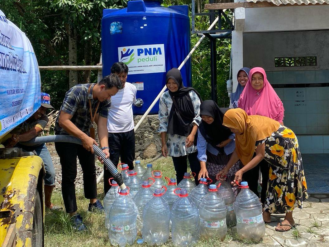 PT Permodalan Nasional Madani (PNM) terus berkomitmen dalam mendukung pencapaian Sustainable Development Goals (SDGs), khususnya pada pilar penyediaan sanitasi layak dan akses air bersih untuk masyarakat.