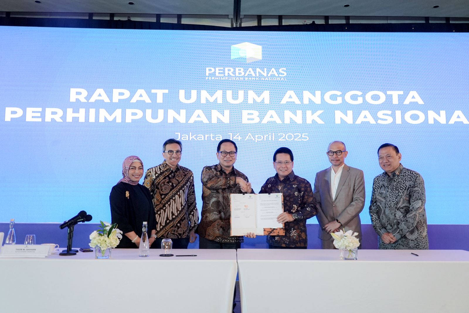 Direktur Utama BRI Hery Gunardi resmi terpilih sebagai Ketua Umum Perhimpunan Bank Nasional (PERBANAS) untuk periode 2024–2028. Keputusan tersebut diambil dalam Rapat Umum Anggota PERBANAS yang diselenggarakan pada Senin (14/4/2025) di Jakarta.