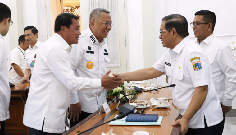 Bupati Tangerang, Moch. Maesyal Rasyid, menyatakan dukungan penuh terhadap sinergi pembangunan, transportasi, dan tata ruang antara Provinsi Banten dan Daerah Khusus Jakarta, khususnya di wilayah Tangerang Raya yang menjadi kawasan penyangga utama ibu kota.