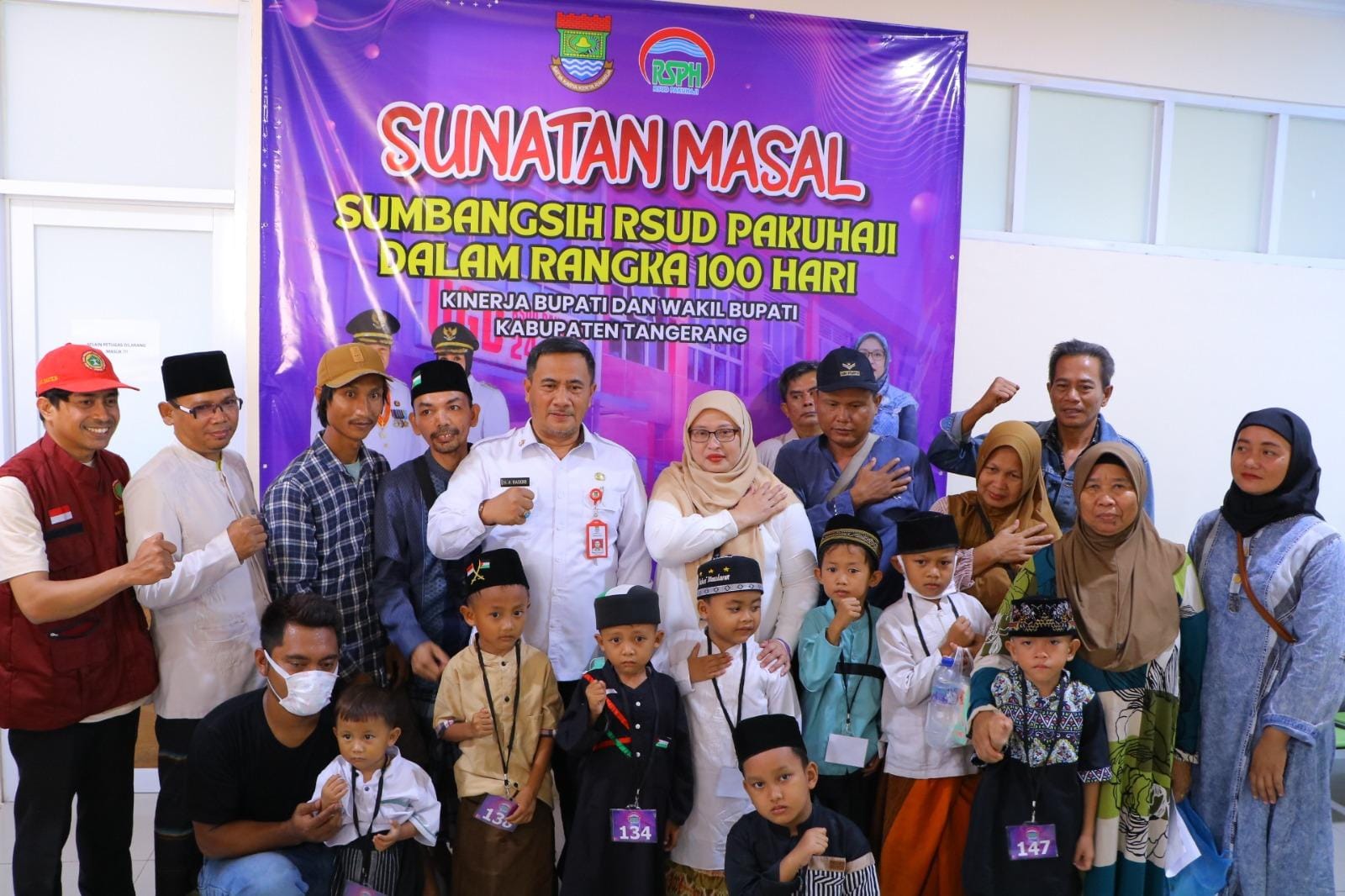 Ikuti khitanan massal gratis di Tangerang yang diselenggarakan oleh RSUD Pakuhaji. Program ini memberikan layanan kesehatan untuk anak-anak dari keluarga kurang mampu, sebagai wujud kepedulian pemerintah terhadap kesehatan masyarakat. Daftar sekarang dan berikan kesempatan terbaik untuk anak Anda!