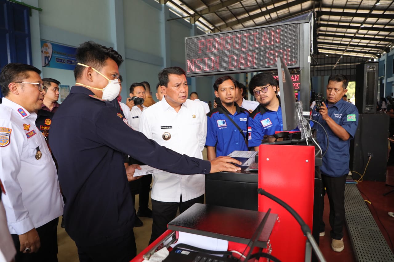 Temukan inovasi terbaru dalam layanan pengujian kendaraan di Kabupaten Tangerang! Bupati Moch Maesyal Rasyid meresmikan Gedung KIR UPTD Legok, pusat pengujian tercanggih dengan teknologi Jerman dan layanan gratis. Uji kendaraan Anda dengan cepat dan efisien!