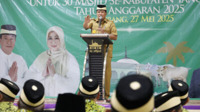 Pemerintah Kabupaten Tangerang menyerahkan 30 ekor sapi kurban kepada 30 masjid dalam rangka menyambut Hari Raya Idul Adha 2025.