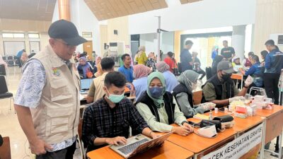 Dinas Kesehatan Kabupaten Tangerang menggelar cek kesehatan gratis dalam rangka Hari Buruh, memberikan layanan kesehatan kepada masyarakat.