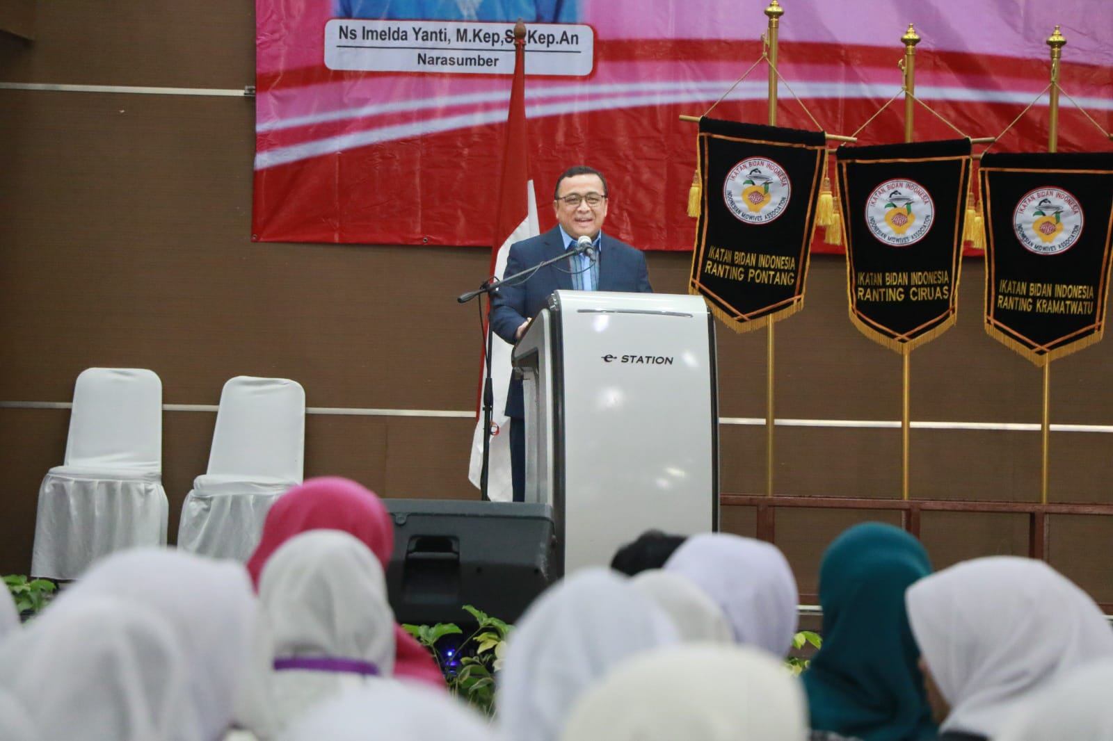 Sinergi bidan dan pemerintah Kabupaten Serang dalam meningkatkan layanan kesehatan dan mencegah stunting melalui kolaborasi yang efektif.